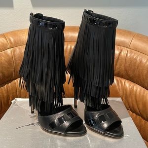 Brian Atwood Size: 36.5 (6.5) Colour: Black